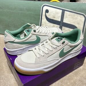 Nike SB Adversary Size 11